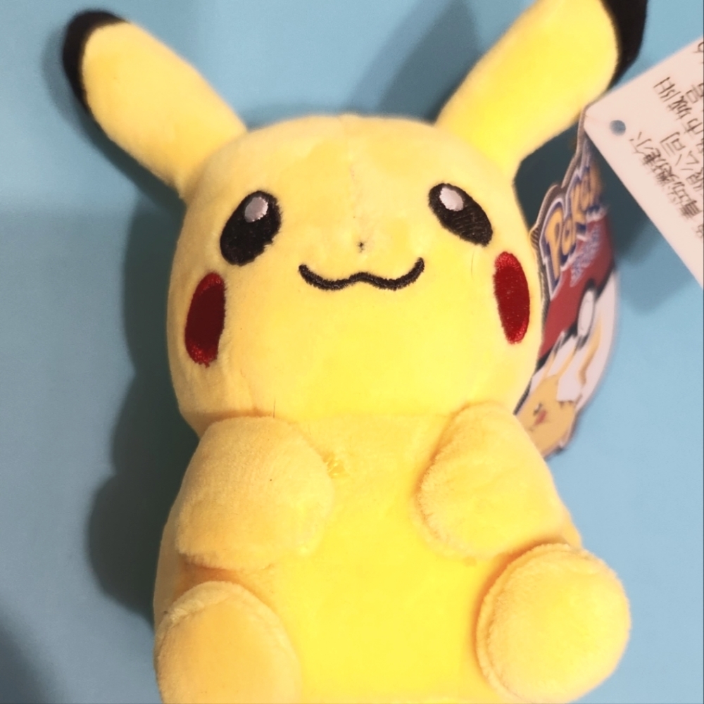Pikachu mini plush nwt